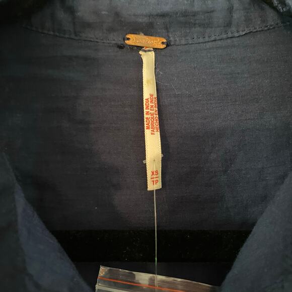 NWT Free People Best of Me Navy Blue Eyelet Blouse Boho Cotton Women's size XS - Picture 4 of 11